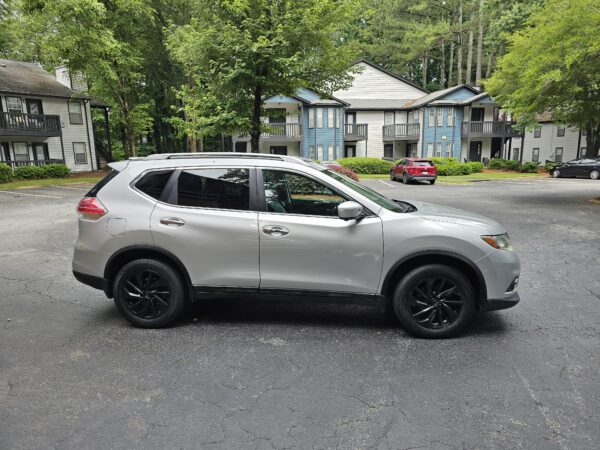 2015 Nissan Rogue S / SL / SV - Image 7