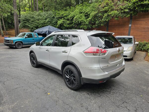 2015 Nissan Rogue S / SL / SV - Image 10