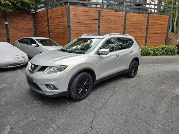 2015 Nissan Rogue S / SL / SV - Image 12