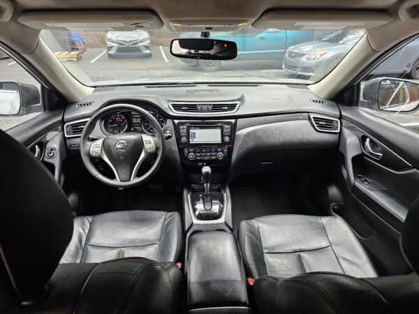 2015 Nissan Rogue S / SL / SV - Image 16