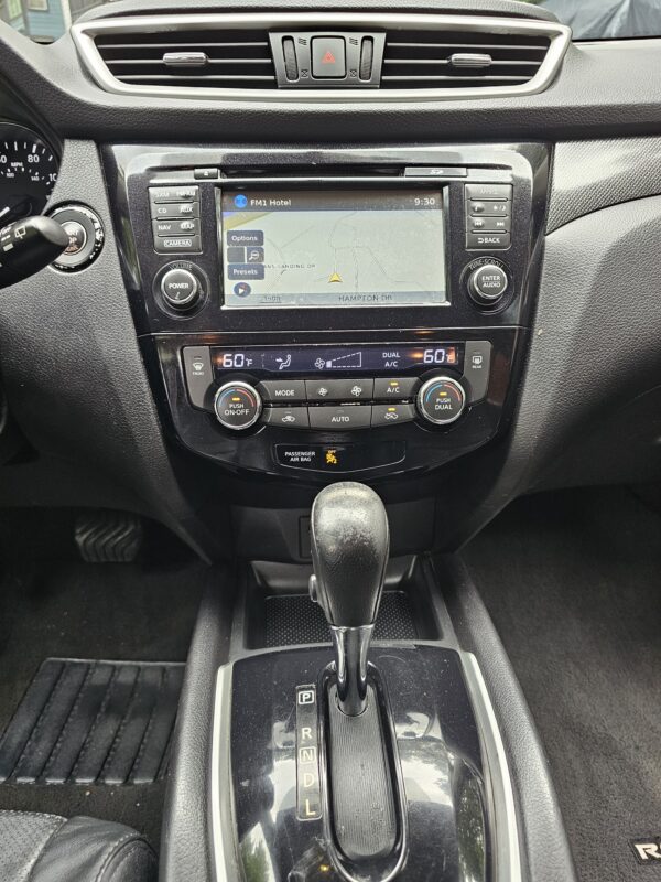 2015 Nissan Rogue S / SL / SV - Image 17